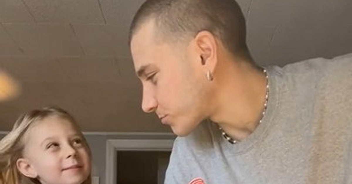 おじとパンケーキを作る女の子、生地をひっくり返した結末に100万いいね　楽しげなふたりの世界に「かわいすぎ」「尊い」【海外】（1/3） | ライフスタイル ねとらぼ