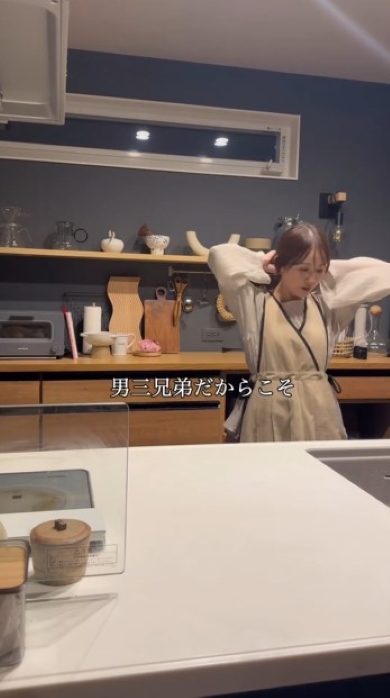 料理をする女性