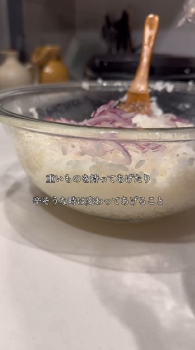 ボウルに入った酢飯