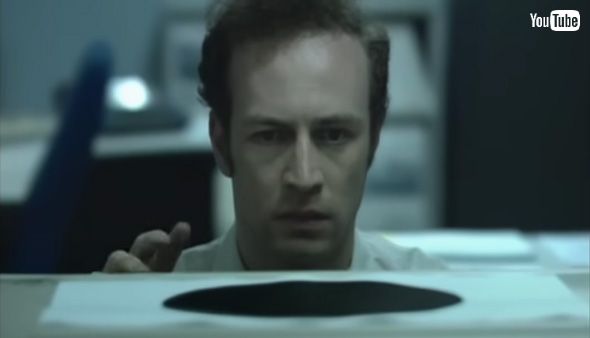 The Black Hole ブラックホール 通り抜けられる穴 金庫 ショートドラマ ホラー ゾッとする 結末