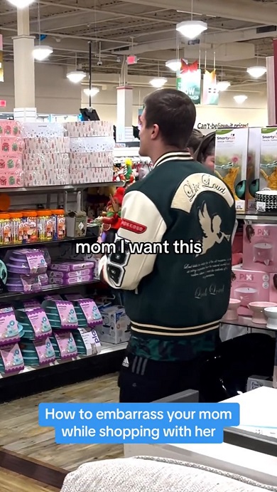 人前で母親に「買って買って」と成人男性がおねだりするドッキリ