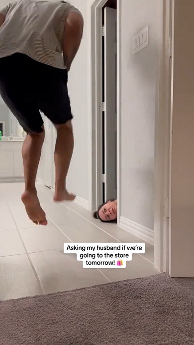 妻から質問を兼ねたドッキリを受けてびっくりする夫