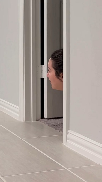 妻から質問を兼ねたドッキリを受けてびっくりする夫