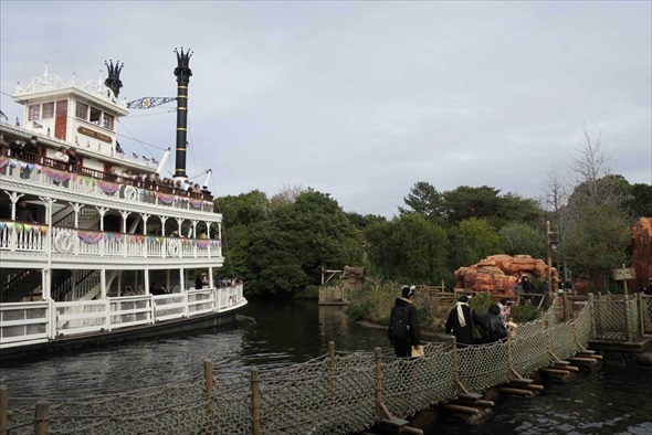 ディズニーランドに行く教授