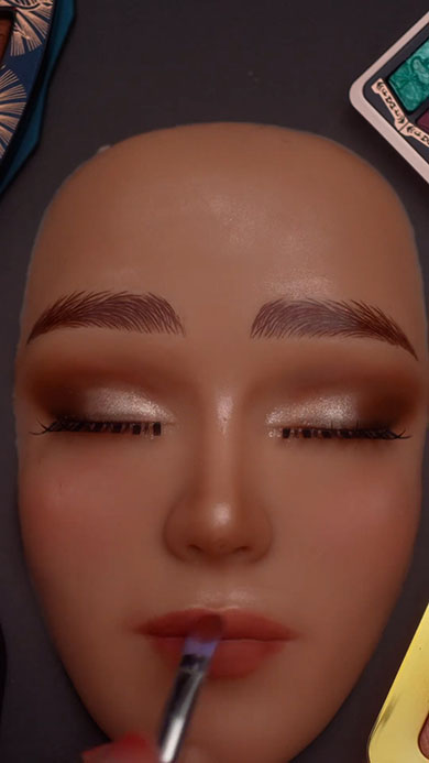 お面にメイク・メイク後