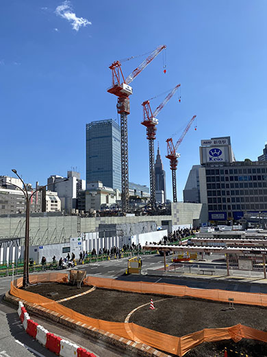 解体工事が進んだ小田急百貨店