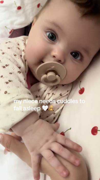 手を押さえ込むめい