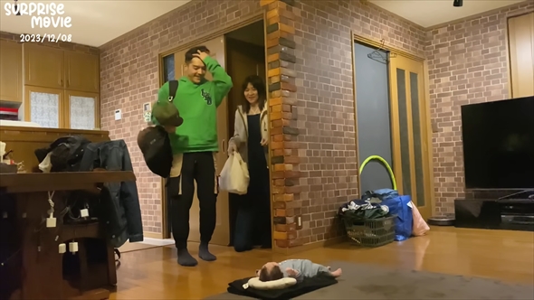 海外在住の弟に赤ちゃん誕生サプライズを仕掛ける兄夫婦