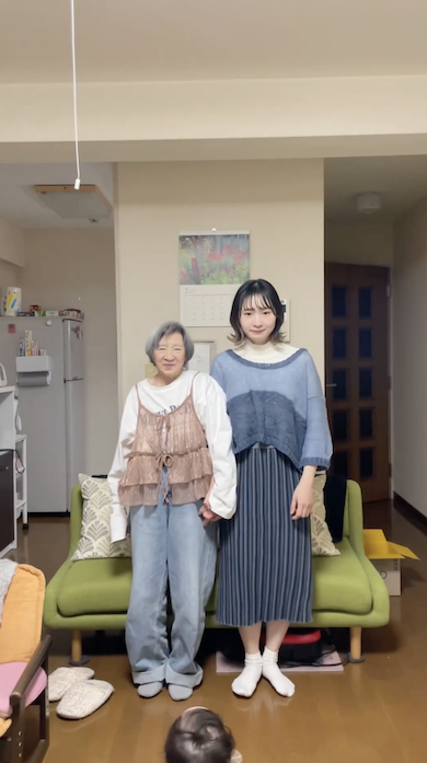 祖母と孫娘のコーデ交換
