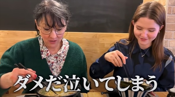 日本が恋しい仏人母をラーメン屋につれていくと