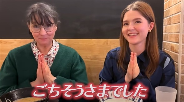 日本が恋しい仏人母をラーメン屋につれていくと