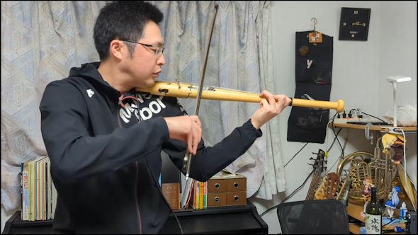 何でも楽器にする人