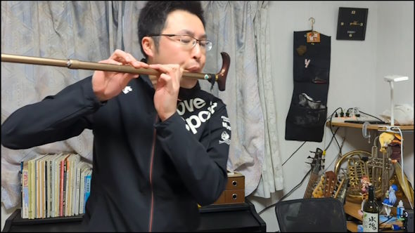 何でも楽器にする人