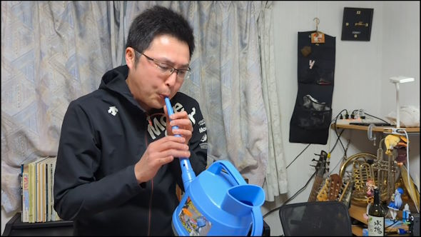 何でも楽器にする人