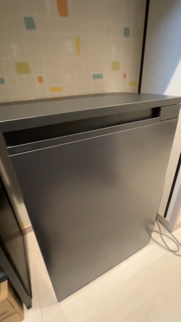 アイリスオーヤマ 奥行スリム冷凍庫