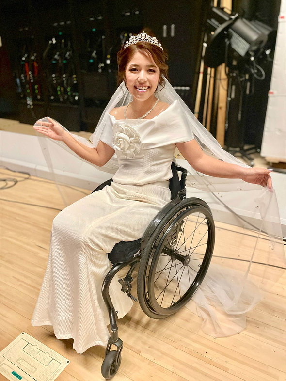 ウエディングドレス　結婚　車椅子　ハンディキャップ