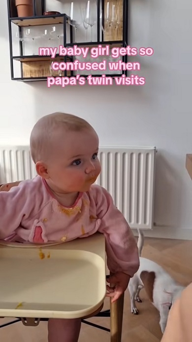 パパとパパの双子の兄弟が並んでいる光景に混乱する赤ちゃん
