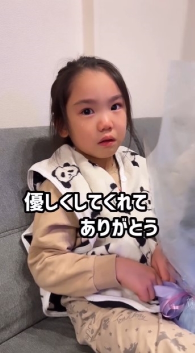 涙を流す女の子