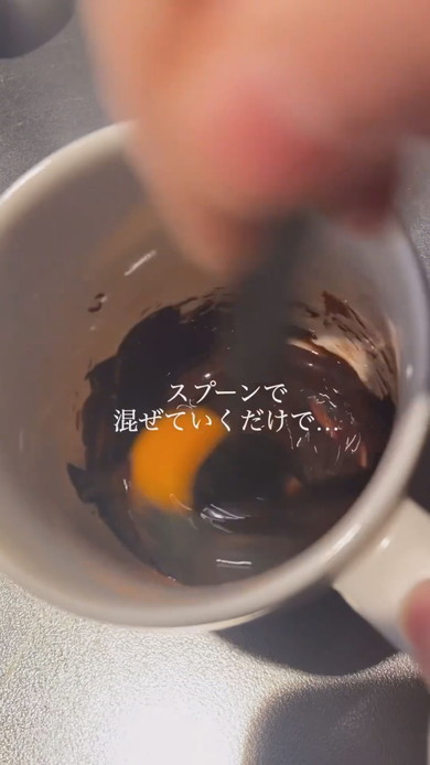 1分半のレンジ加熱でできるマグカップケーキの調理工程