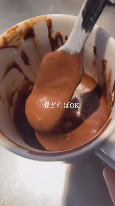 1分半のレンジ加熱でできるマグカップケーキの調理工程