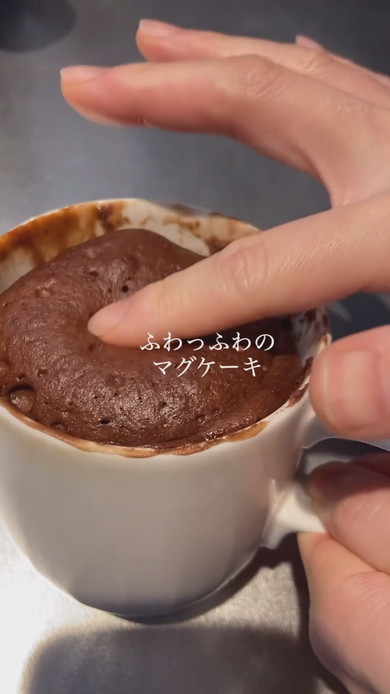 1分半のレンジ加熱でできるマグカップケーキの調理工程