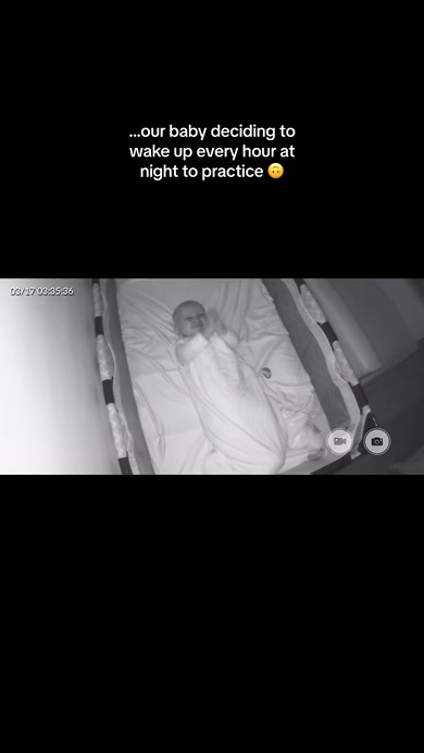 毎時間目覚めて拍手の練習をするようになった赤ちゃん