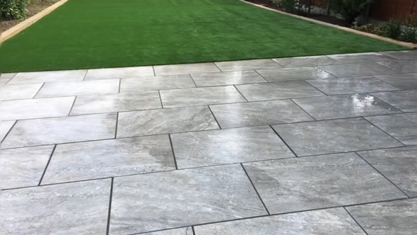 荒れた 庭 タイル 改造 ビフォーアフター イギリス