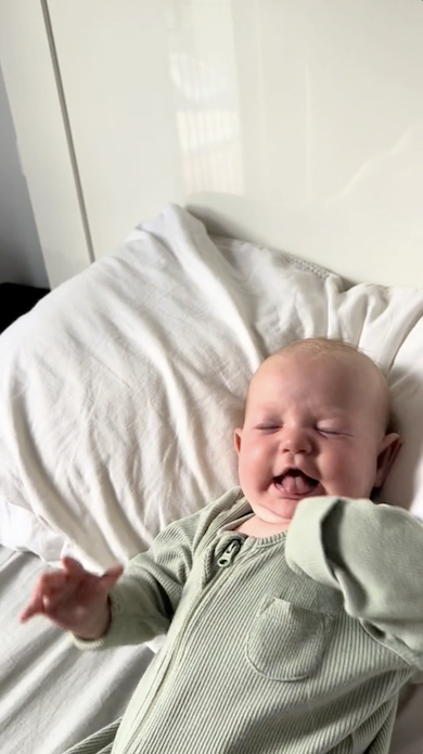 フェイク咳をする赤ちゃん