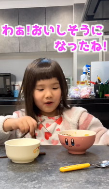 最近覚えた言葉を言う女の子