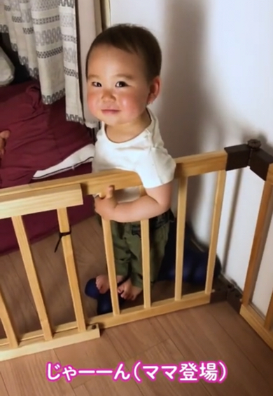 ママの登場でうれしそうな赤ちゃん