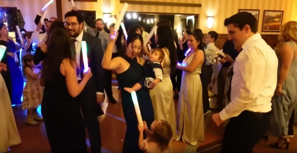 最後はみんなで楽しくダンス