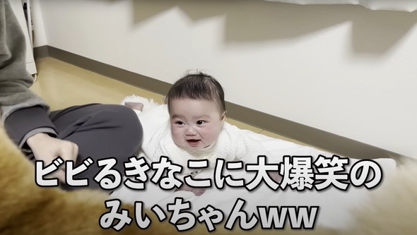 赤ちゃんと柴犬