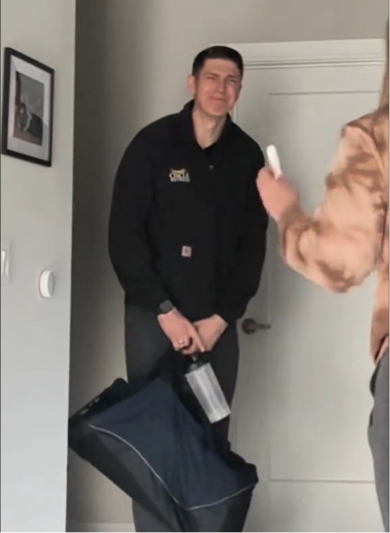 妊娠を聞き泣いてしまう夫