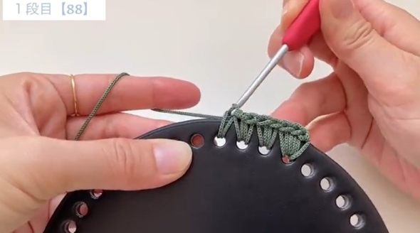 毛糸を編む画像