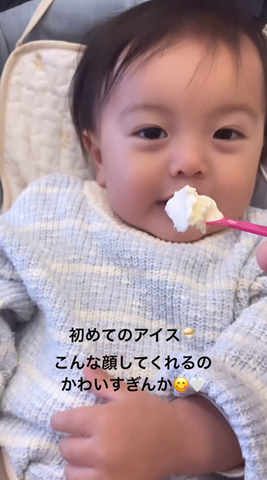 アイスのスプーンと男の子