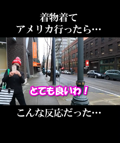 カメラを向け写真撮影するアメリカ人女性