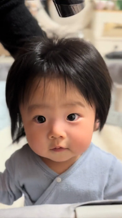 多毛赤ちゃんの寝癖