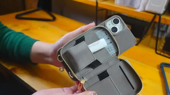 ダイソー スマホケース 収納