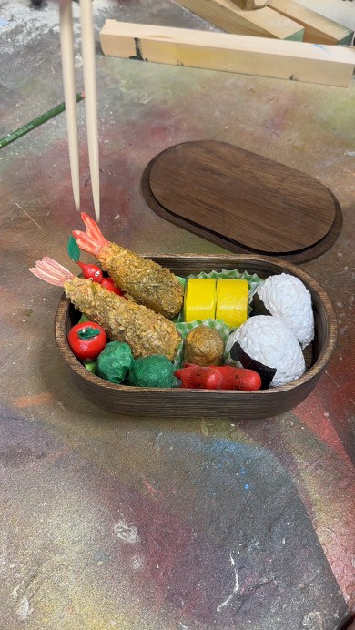 木で作ったお弁当