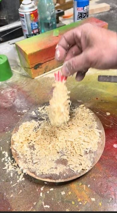 木で作ったお弁当