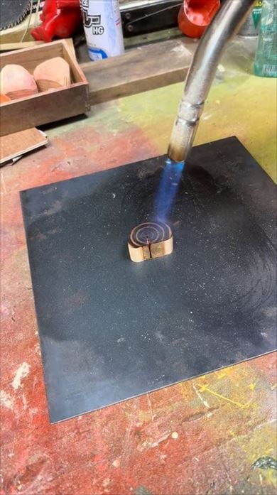 木で作ったお弁当