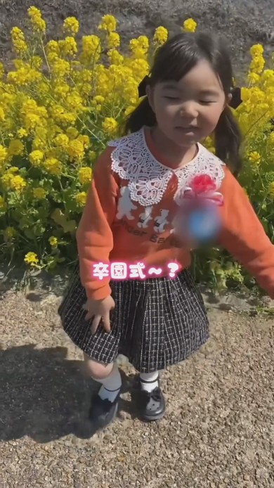 卒園式の感想を話す娘