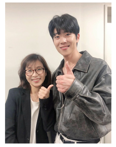 チェ・ジョンヒョプと通訳の洪明花