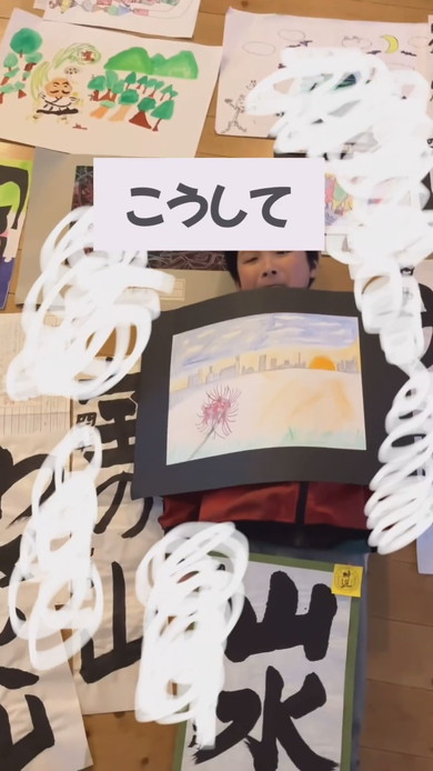 終業式後に子どもたちの作品を選別し飾る方法