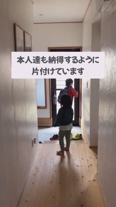 終業式後に子どもたちの作品を選別し飾る方法