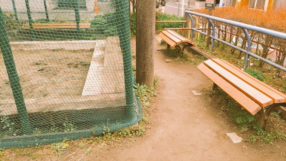 新宿区長 意地悪ベンチ