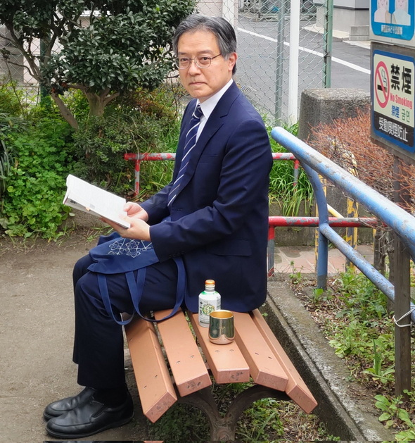 新宿区長 意地悪ベンチ