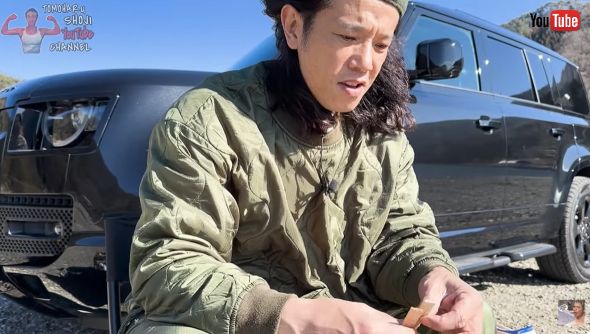 ソロキャンプをする庄司智春