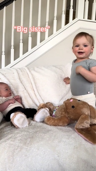 妹の服装や動作を見るたびに言葉を発するお姉ちゃん