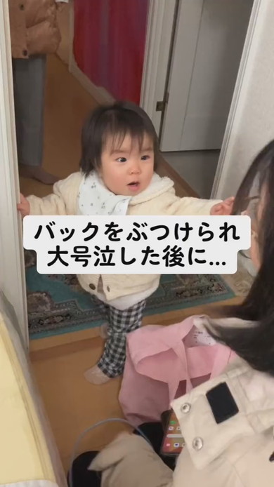 怒っている1歳の女の子